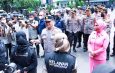 Polda Metro Jaya Berangkatkan Tim Relawan Kesehatan dan Bansos Bhayangkari Ke Posko Bencana Cianjur