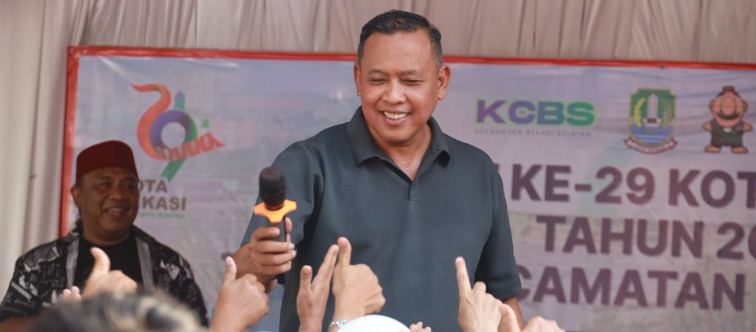 Tri Adhianto Ikut Senam Bersama dan UMKM Ramaikan Akhir Pekan di Kecamatan Bekasi Selatan