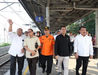 Plh Wali Kota Bekasi dan Komisi V DPR RI Tinjau Infrastruktur Stasiun Bekasi Timur dan Proyek Flyover Bulak Kapal
