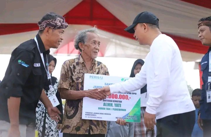 PENTAS SENI BUDAYA DAN LAYANAN MASYARAKAT, WABUP” MENGHIBUR DAN MEMBERI MANFAAT LANGSUNG BAGI WARGA”