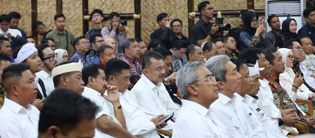 Plh. Wali Kota Bekasi Harris Bobihoe Hadiri Pisah Sambut Kajati Jabar Pakuan Bandung