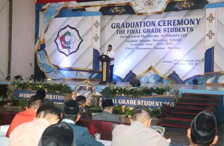 WISUDA SANTRI PONPES ASSALAM PUTRA, SELAIN ILMU AGAMA WABUP MINTA PERDALAM SAIN DAN TEKNOLOGI