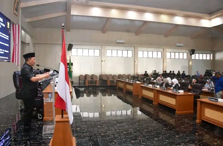 PARIPURNA DPRD, PENYAMPAIAN NOTA PENGGANTAR BUPATI ATAS RAPERDA PERTANGGUNGJAWABAN APBD 2025
