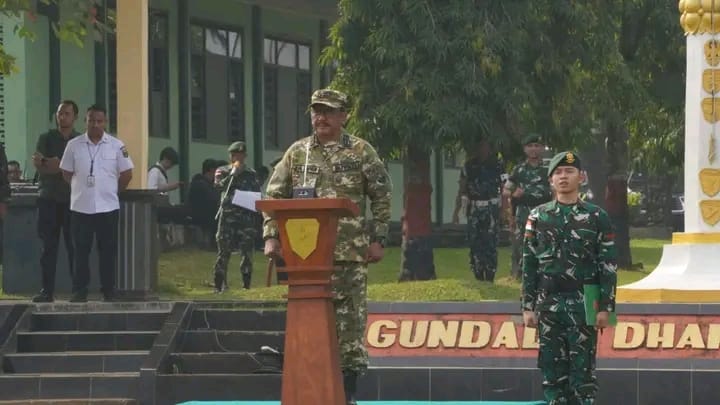 BUPATI SAMPAIKAN KEBANGGAAN ATAS KEIKUTSERTAAN YON ARMED 13 NANGGALA DALAM SATGAS PAMTAS RI-MALAYSIA