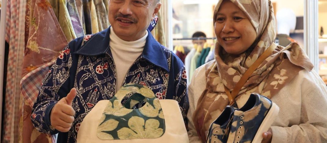 Di Ajang Sunda Karya Fest 2026 Kota Bekasi Raih Predikat Fashion Terkini Anugerah Fashion Show PKJB 2026 Se-Jawa Barat