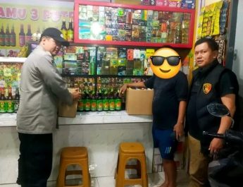 Wujudkan Malam Minggu Aman, Polsek Baros Gelar Operasi Pekat dan Amankan Puluhan Botol Miras