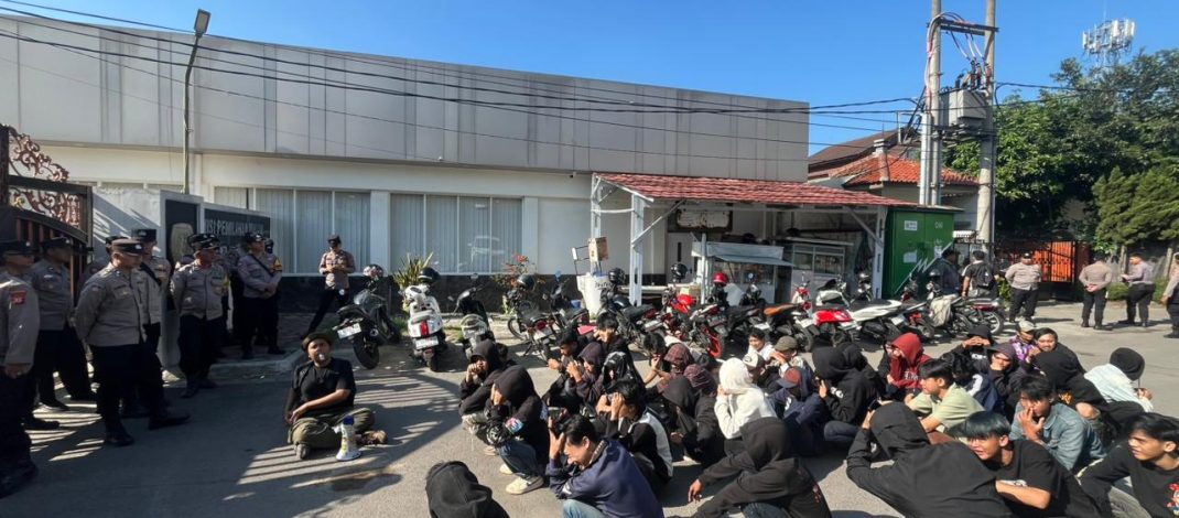 Mahasiswa Demo di KPU , Usut dan Periksa Pimpinan KPU Jabar