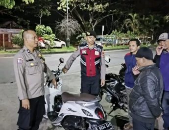 Tingkatkan Keamanan Malam Hari. Polsek Baros Gencar Patroli Dialogis