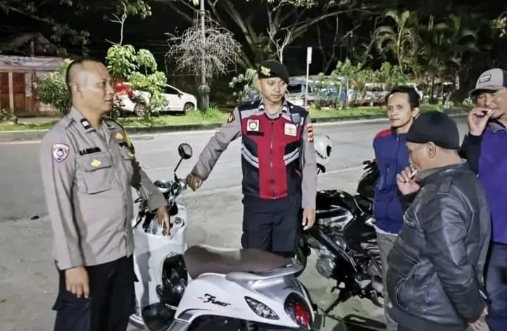 Tingkatkan Keamanan Malam Hari. Polsek Baros Gencar Patroli Dialogis