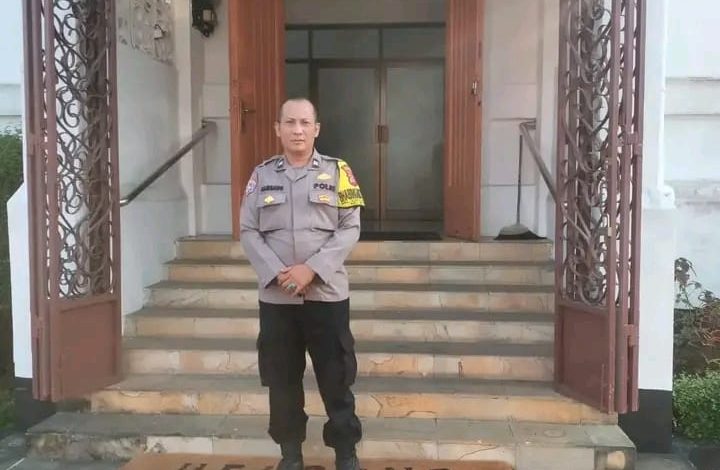 Pelayanan Prima Minggu Kasih, Kapolsek Baros Hadir Di Gereja Sidang Kristus Pastikan Kondusif