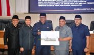 PARIPURNA DPRD, BUPATI SAMPAIKAN NOTA PENGANTAR PERUBAHAN BADAN HUKUM PERUMDA MENJADI PERSERODA