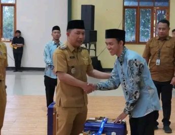 PERDANA, WABUP LEPAS KEBERANGKATAN 43 PEMENANG HADIAH UMROH MUHIBAH RAMADAN