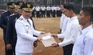 PIMPIN UPACARA HUT KE 81 KEMERDEKAAN RI DI LAPAS KELAS IIA WARUNGKIARA, WABUP SERAHKAN SK REMISI