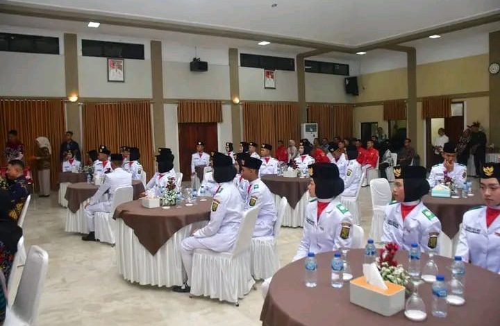 APRESIASI ANGGOTA PASKIBRAKA, WABUP” MENJALANKAN TUGAS DENGAN DISIPLIN DAN BERTANGGUNGJAWAB”