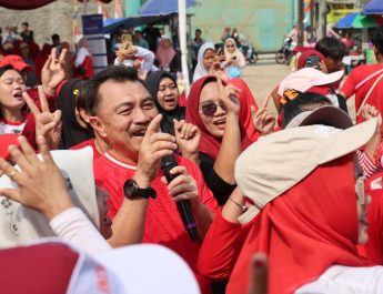 Momen HUT RI 81 Wawali Harris Bobihoe Hibur Emak-Emak Bojong Menteng