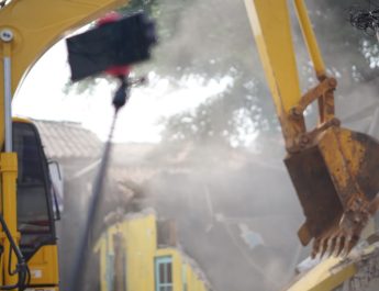 Pemerintah Kota Bekasi Tertibkan Bangunan Liar di Jalan Hankam Jatirahayu Kecamatan Pondok Melati