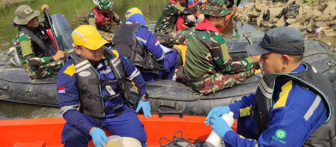 DLH Kota Bekasi Gandeng KP2C dan Tim Marinir TNI AL Susur DAS Kali Bekasi