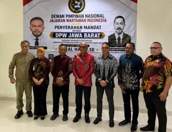Faisal Haris Terima Mandap Sebagai Ketua JWI Jawa Barat