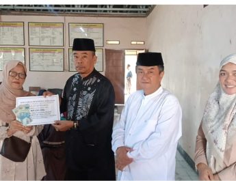 Pemerintah Desa Cimahi Salurkan BLT-DD Tahap II dan Insentif Kader Posyandu