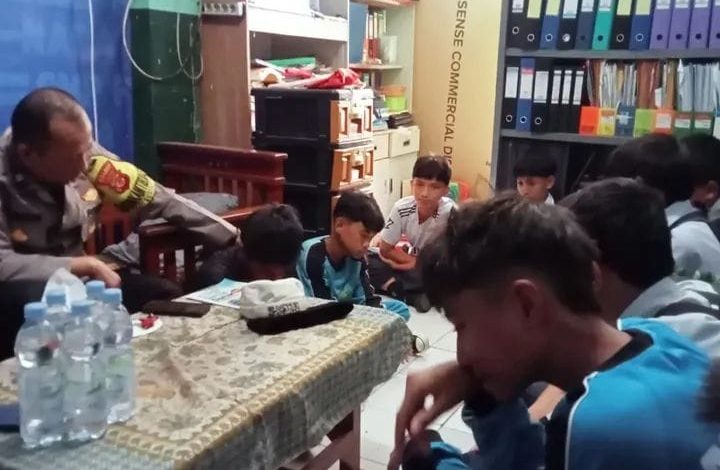 SINERGITAS TNI-POLRI DAN SEKOLAH, BHABINKAMTIBMAS SUKABUMI BERIKAN PEMBINAAN KHUS CEGAH KENAKALAN REMAJA*