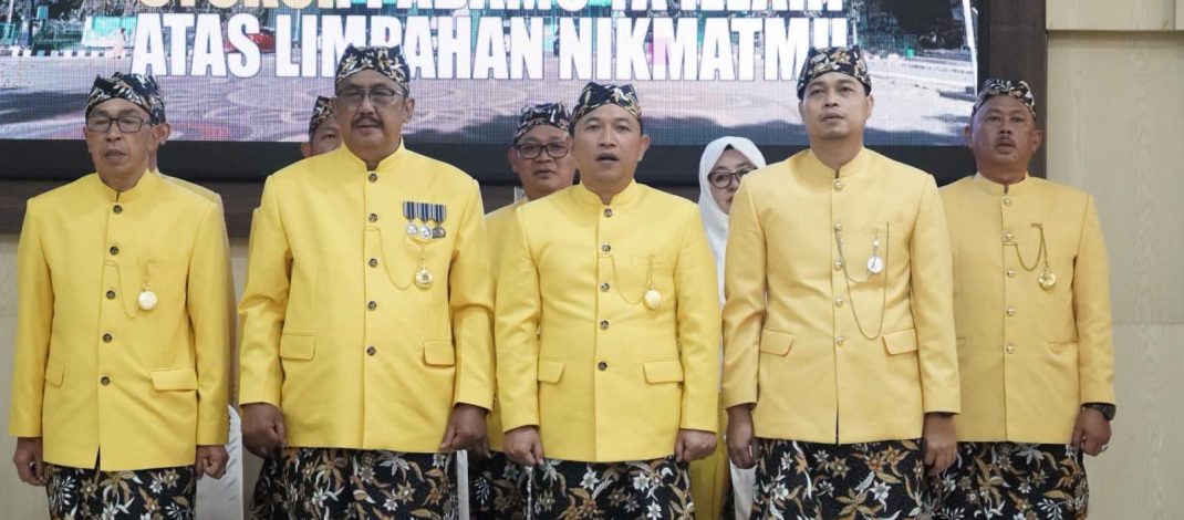 156 PNS DIANUGERAHI SATYALANCANA KARYA SATYA, BUPATI” TERUS BERIKAN LAYANAN TERBAIK KEPADA MASYARAKAT”