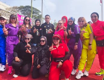 1.000 Peserta Meriahkan Senam Zumba dan Bazar UMKM Merah Putih HUT Ke-4 PWDPI di Lapangan Korpri Lampung