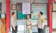 Jaga Pelajar, Kapolsek Bekasi Barat Melakukan Pemasangan Banner Maklumat di SMK Bina Siswa Utama