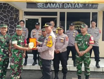 Perkuat Sinergitas TNI-Polri, Polsek Baros Terima Kunjungan KKL Siswa Dikdanramil Tipe B Pusdikter TNI AD