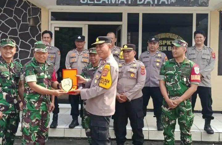 Perkuat Sinergitas TNI-Polri, Polsek Baros Terima Kunjungan KKL Siswa Dikdanramil Tipe B Pusdikter TNI AD