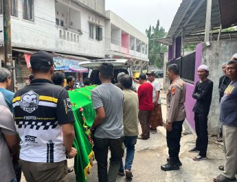 Waka Polsek Bekasi Barat Pimpin Takziah, Berikan Dukungan kepada Keluarga Anggota yang Berduka