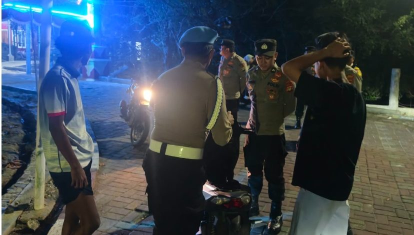 Layanan Polisi 110 Jadi Akses Cepat Warga, Polsek Kepulauan Seribu Utara Sosialisasikan Saat Patroli Malam