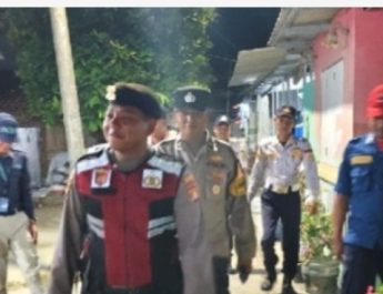 Patroli Malam, Polsek Kepulauan Seribu Selatan Sosialisasikan Layanan Polisi 110 dan Ajak Warga Jaga Kamtibmas