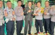 HUT TNI ke-81, Polsek Rayon Selatan Sukabumi Kota Bawa Kue Ulang Tahun ke Koramil Baros