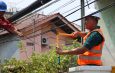 Wali Kota Bekasi Kembali Potong Kabel Udara Semrawut di Jalan Pangeran Jayakarta Sepanjang 3 Kilometer