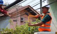 Wali Kota Bekasi Kembali Potong Kabel Udara Semrawut di Jalan Pangeran Jayakarta Sepanjang 3 Kilometer