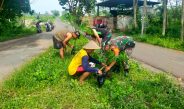 Babinsa Ngadirejo dan Warga Tanam Pohon Trembesi, Ciptakan Lingkungan Asri di Kepanjenkidul