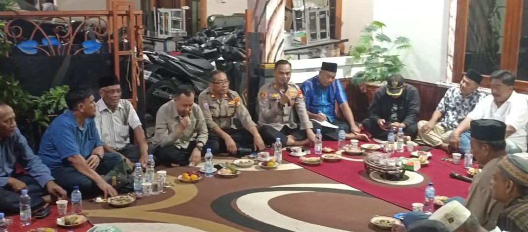 Polisi Bersama Masyarakat, Kapolsek Bekasi Barat Perkuat Silaturahmi Kamtibmas dengan Tokoh Masyarakat Kota Baru