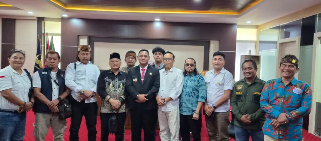 Bupati Bekasi Tegaskan Akan Copot Kadis LH Usai Tuntutan Wartawan