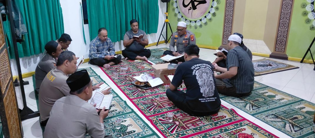 Polsek Pondok Gede Istikamah Gelar Pengajian Surat Al-Kahfi, Perkuat Keimanan dan Integritas Personel
