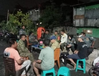 Polsek Jatinegara Gencarkan Patroli Jaga Kamtibmas Tetap Kondusif bersama Koramil 01/Jatinegara Jakarta Timur