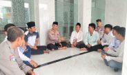 Polisi Bersama Masyarakat, Kapolsek Bekasi Barat Sholat Jumat Bersama Siswa SMK di Masjid Al Ikhlas Bintara