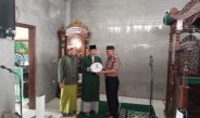 Dekat dengan Jamaah, Kapolsek Pondok Gede Sampaikan Pesan Kamtibmas Lewat Sholat Jumat Keliling
